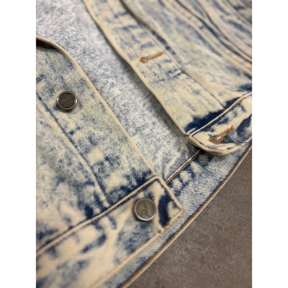 Vintage rare Fluid Acid Wash Denim Jacket with Leather Collar and Pins - Picture 4 of 11
